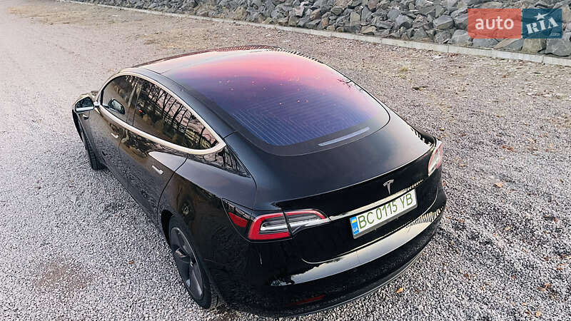 Седан Tesla Model 3 2018 в Львові