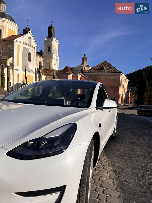 Седан Tesla Model 3 2021 в Тернополе