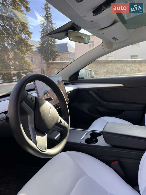Седан Tesla Model 3 2021 в Тернополе