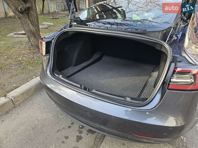 Седан Tesla Model 3 2018 в Днепре