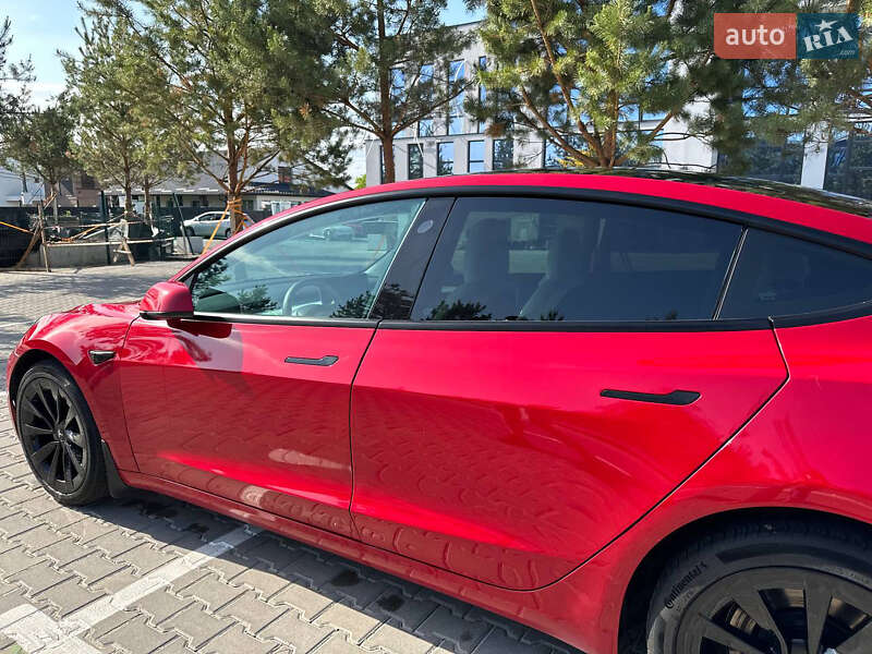 Седан Tesla Model 3 2022 в Ужгороді