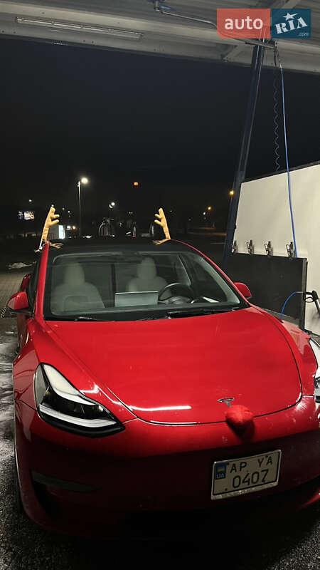 Седан Tesla Model 3 2022 в Ужгороді