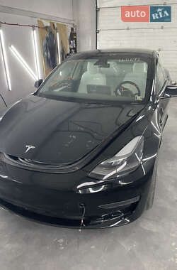 Седан Tesla Model 3 2022 в 