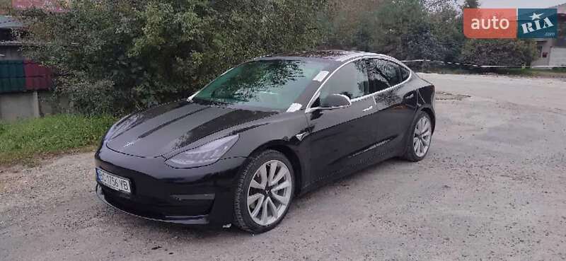 Седан Tesla Model 3 2018 в Львове