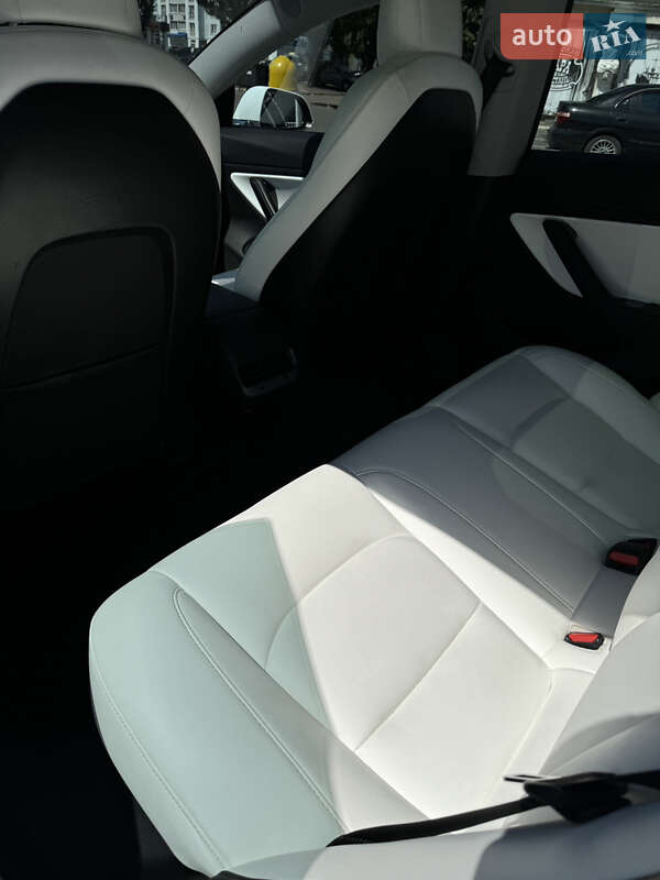 Седан Tesla Model 3 2019 в Черкасах