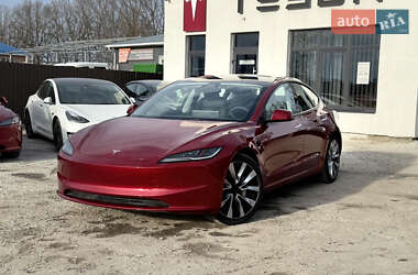 Седан Tesla Model 3 2024 в 