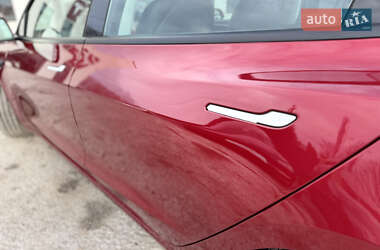 Седан Tesla Model 3 2024 в 