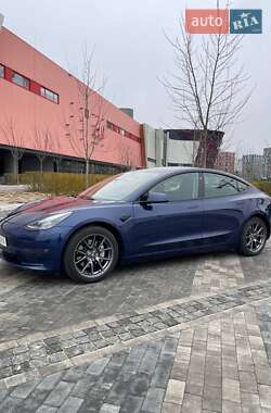 Седан Tesla Model 3 2021 в 