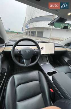 Седан Tesla Model 3 2021 в 