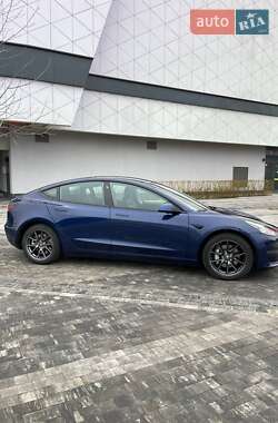 Седан Tesla Model 3 2021 в 