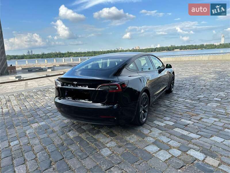 Седан Tesla Model 3 2023 в Києві