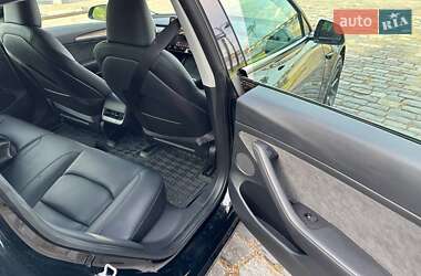 Седан Tesla Model 3 2023 в 