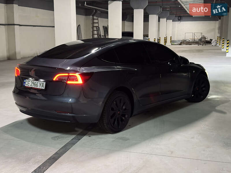 Седан Tesla Model 3 2018 в Чернівцях
