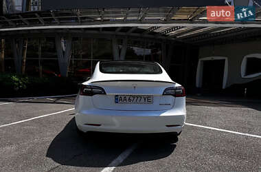 Седан Tesla Model 3 2021 в Киеве