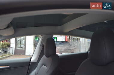 Седан Tesla Model 3 2022 в Львове