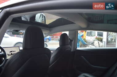 Седан Tesla Model 3 2022 в Львове