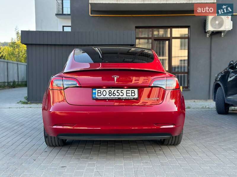 Седан Tesla Model 3 2018 в Шумську