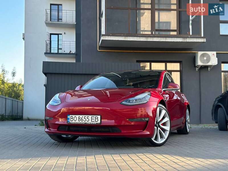 Седан Tesla Model 3 2018 в Шумську