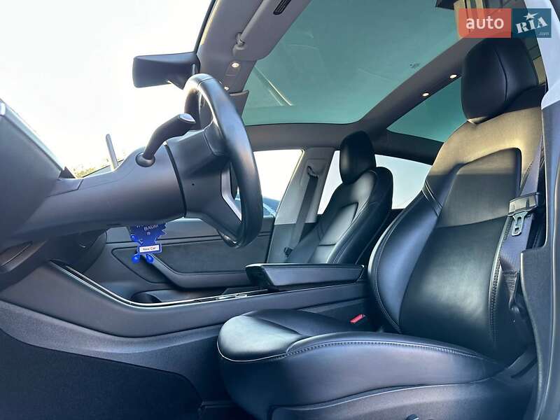 Седан Tesla Model 3 2018 в Шумську