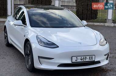 Седан Tesla Model 3 2019 в Дубні