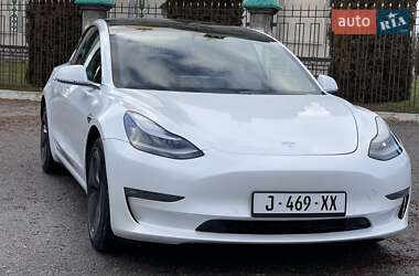 Седан Tesla Model 3 2019 в Дубні