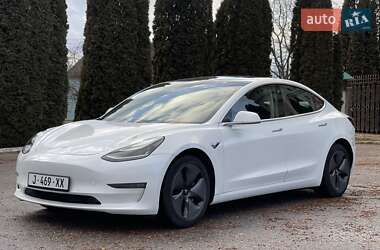 Седан Tesla Model 3 2019 в Дубні