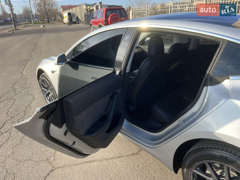 Седан Tesla Model 3 2018 в Николаеве