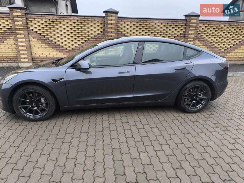 Седан Tesla Model 3 2021 в 