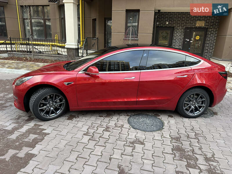 Седан Tesla Model 3 2020 в Києві
