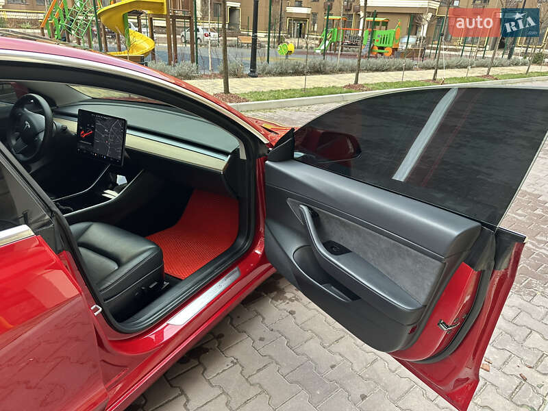 Седан Tesla Model 3 2020 в Києві