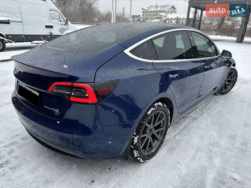 Седан Tesla Model 3 2020 в Львові