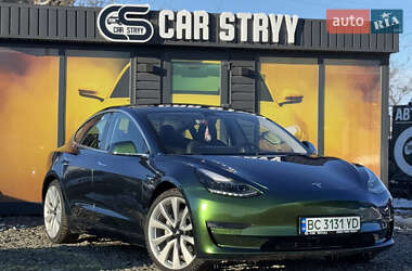 Седан Tesla Model 3 2019 в Стрию