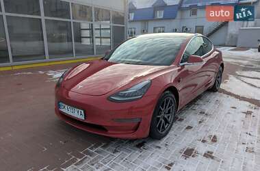 Седан Tesla Model 3 2019 в Ровно