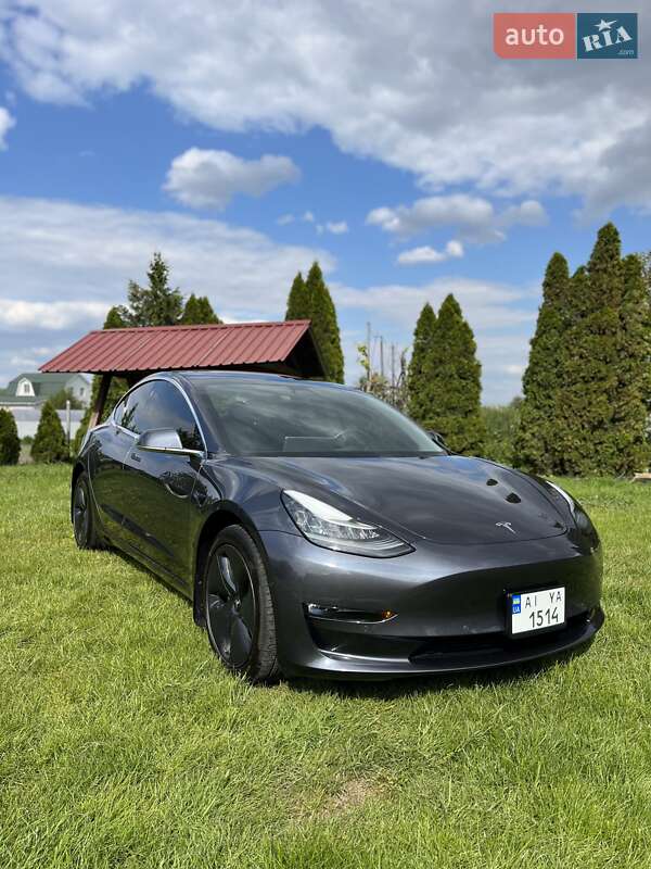 Седан Tesla Model 3 2018 в Броварах