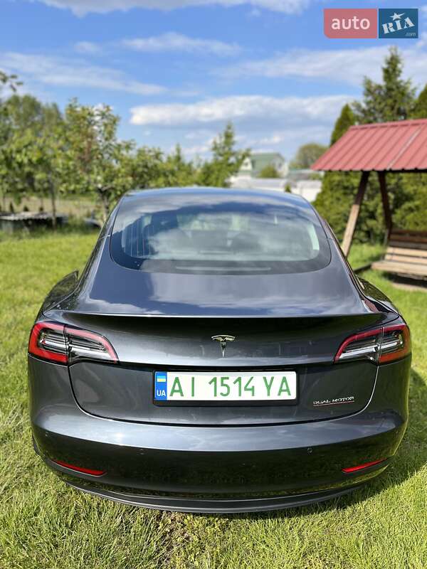 Седан Tesla Model 3 2018 в Броварах