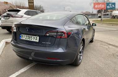 Седан Tesla Model 3 2022 в 