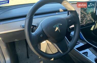 Седан Tesla Model 3 2020 в 