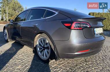 Седан Tesla Model 3 2020 в 