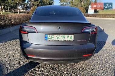Седан Tesla Model 3 2020 в 