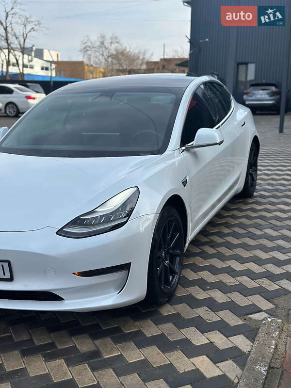 Седан Tesla Model 3 2020 в Николаеве