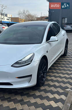 Седан Tesla Model 3 2020 в 