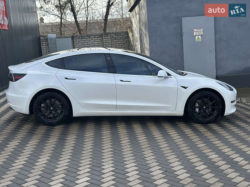 Седан Tesla Model 3 2020 в Николаеве