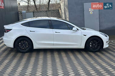 Седан Tesla Model 3 2020 в 
