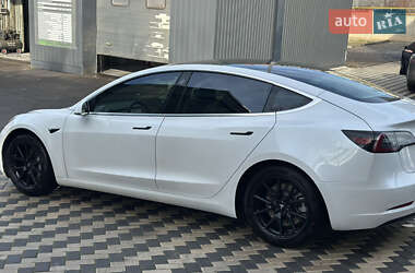 Седан Tesla Model 3 2020 в 