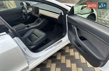 Седан Tesla Model 3 2020 в 