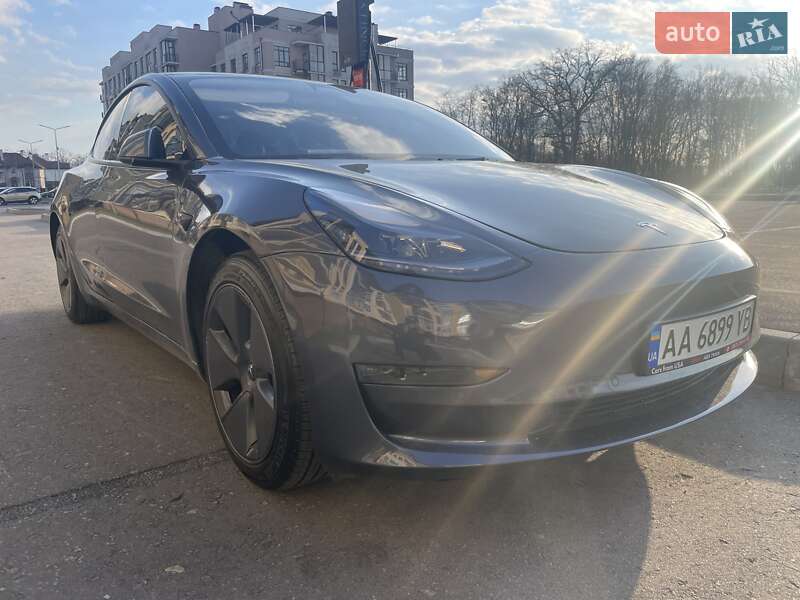 Седан Tesla Model 3 2022 в Киеве