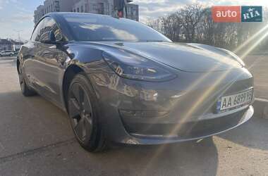 Седан Tesla Model 3 2022 в 