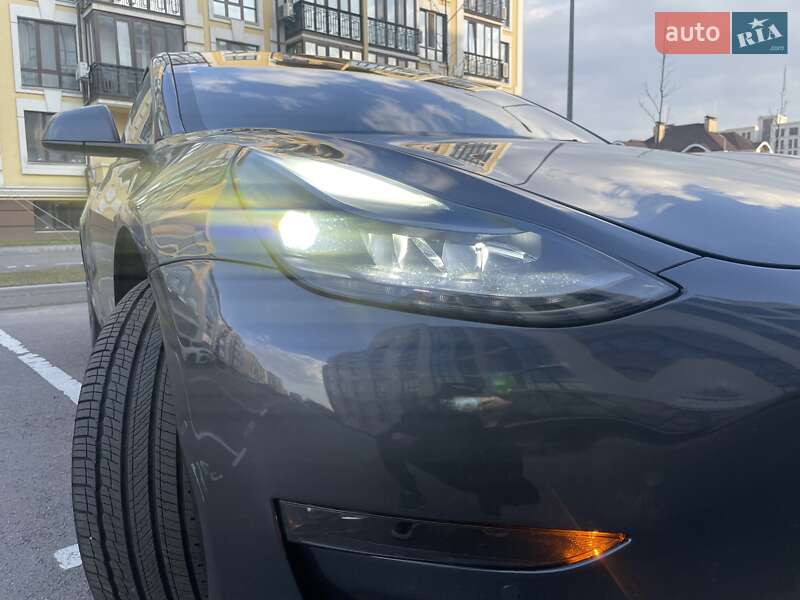 Седан Tesla Model 3 2022 в Киеве