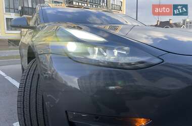 Седан Tesla Model 3 2022 в 
