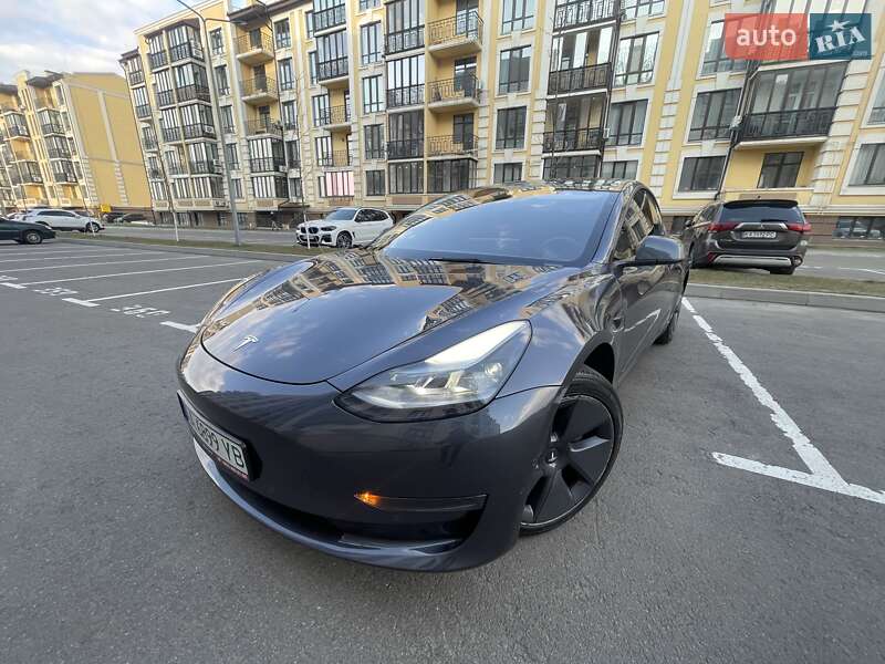 Седан Tesla Model 3 2022 в Киеве